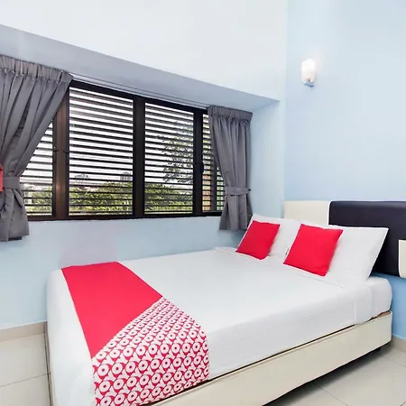 Oyo 220 Hotel Sri Maluri